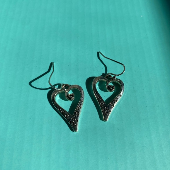Elegant Silver Heart Earrings - Picture 3 of 3